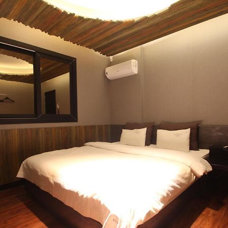 French Code Hotel Changwon Esterno foto