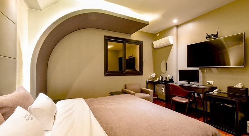 French Code Hotel Changwon Esterno foto