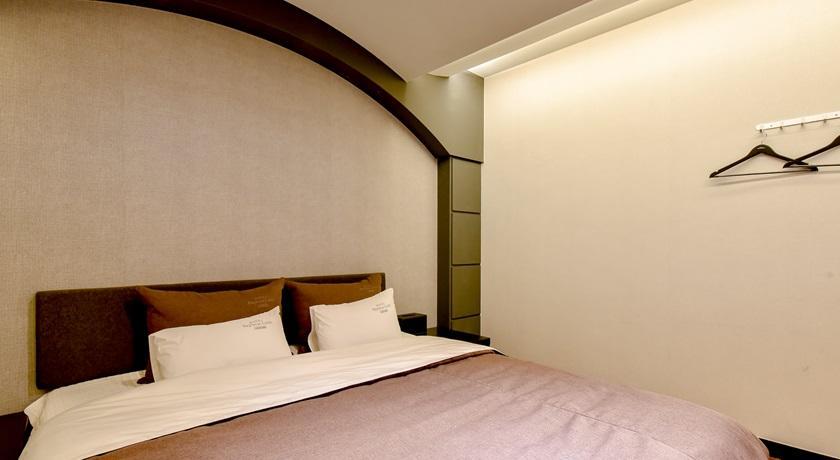 French Code Hotel Changwon Esterno foto