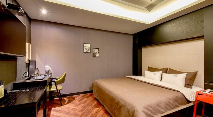 French Code Hotel Changwon Esterno foto