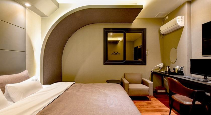 French Code Hotel Changwon Esterno foto