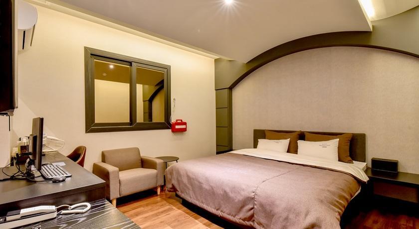 French Code Hotel Changwon Esterno foto