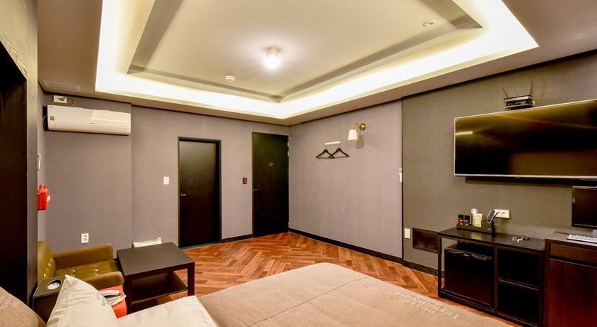 French Code Hotel Changwon Esterno foto