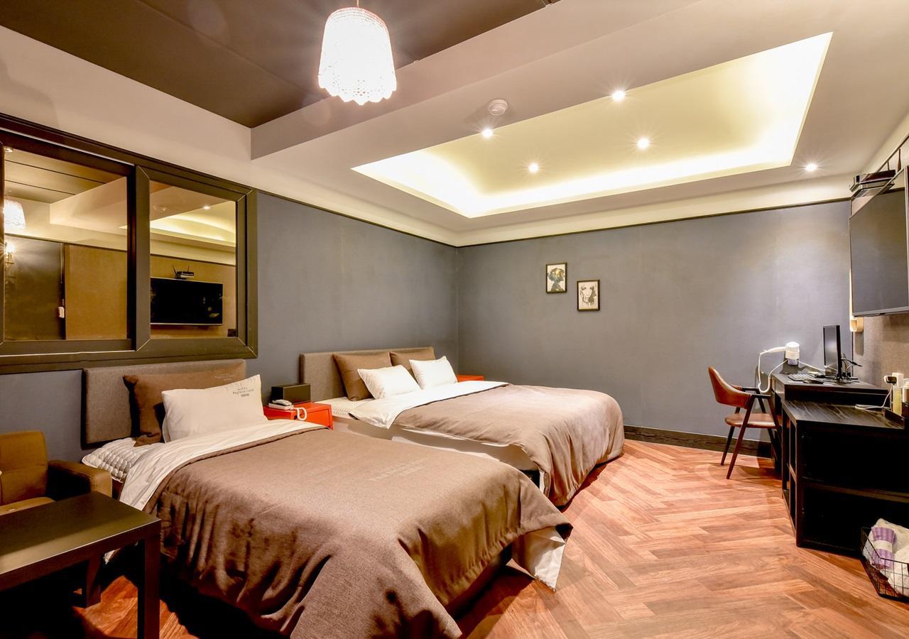 French Code Hotel Changwon Esterno foto