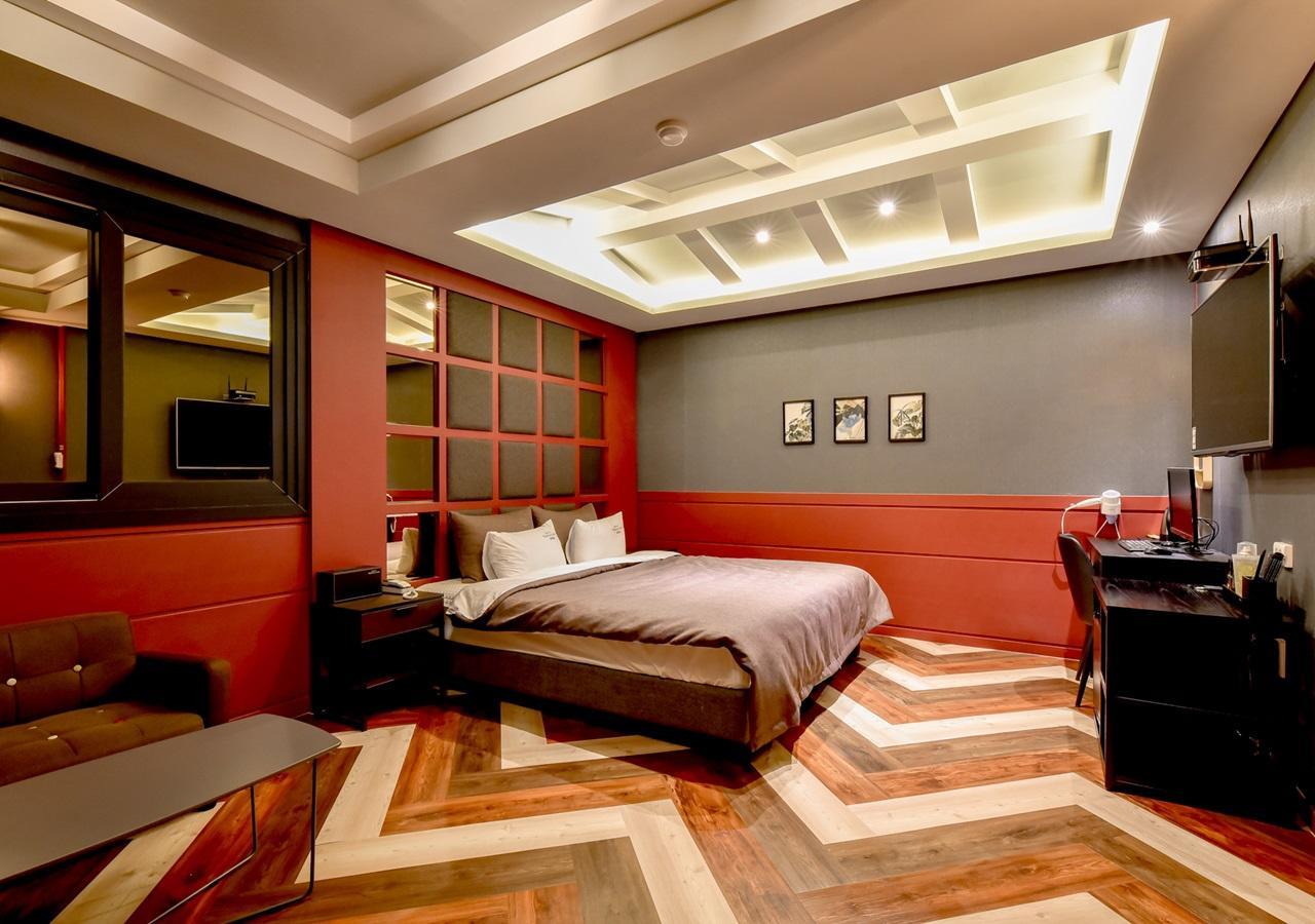 French Code Hotel Changwon Esterno foto