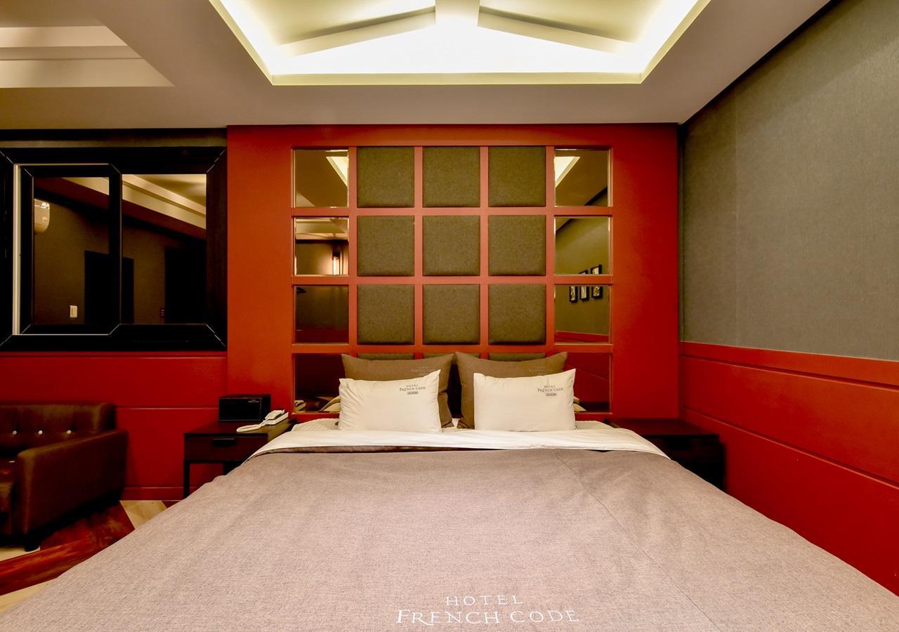French Code Hotel Changwon Esterno foto