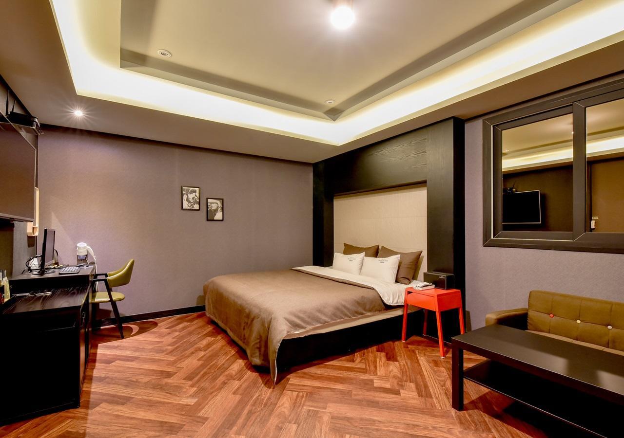 French Code Hotel Changwon Esterno foto