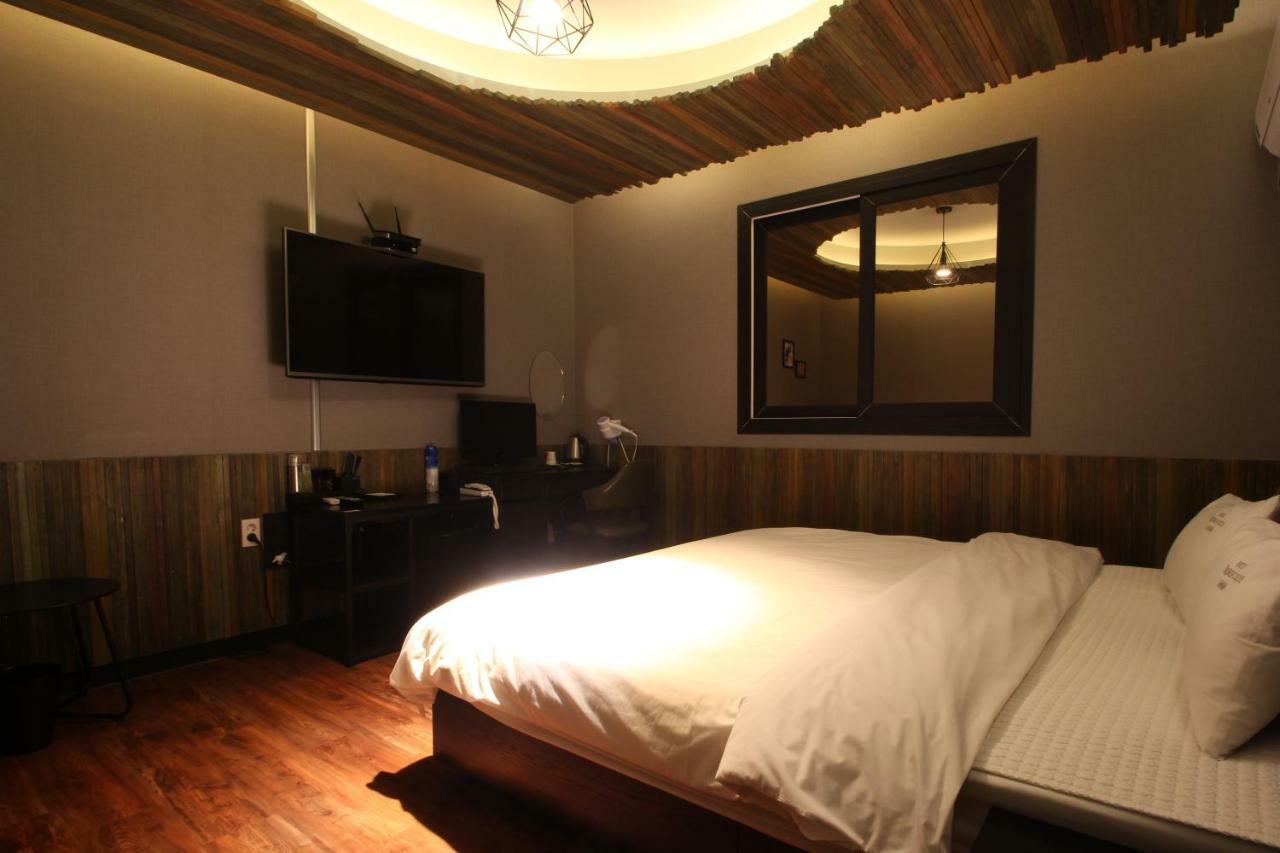 French Code Hotel Changwon Esterno foto