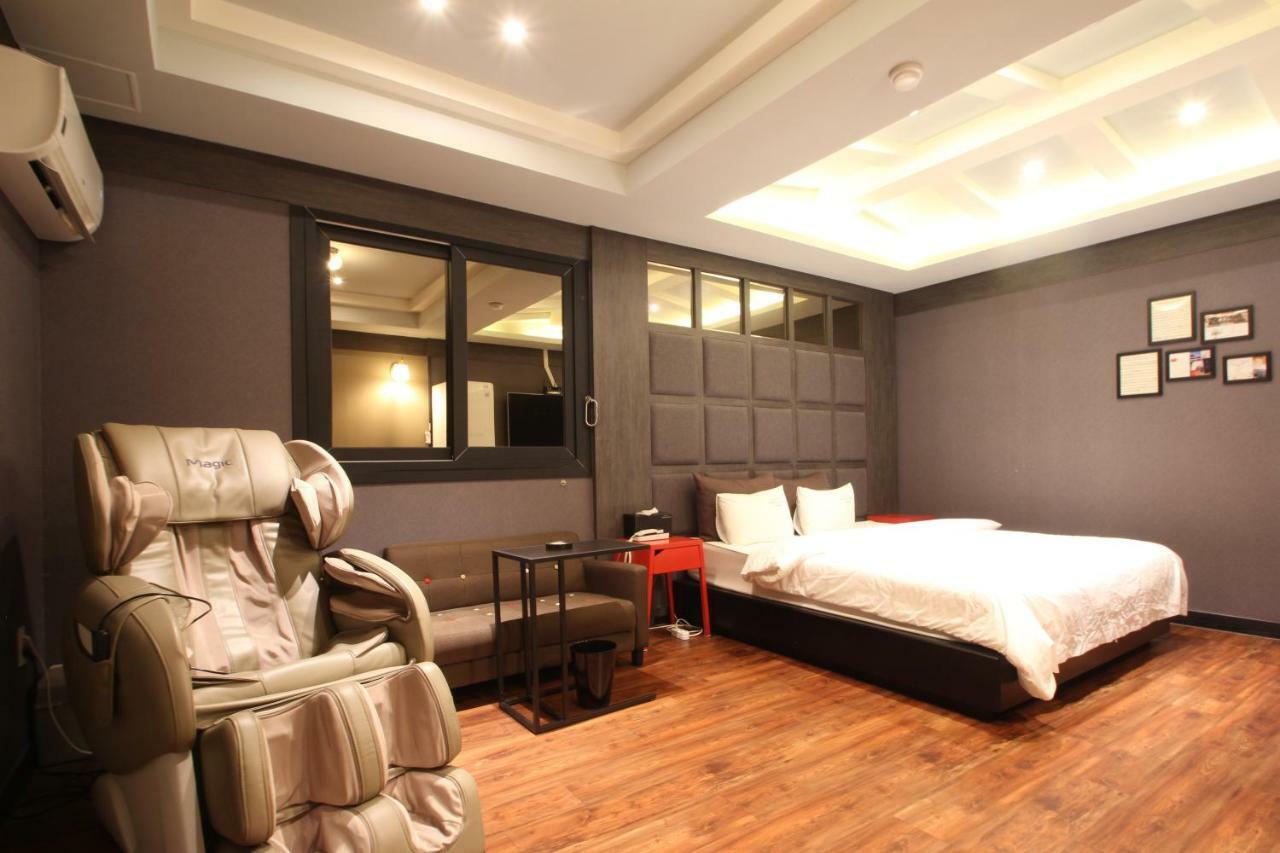 French Code Hotel Changwon Esterno foto