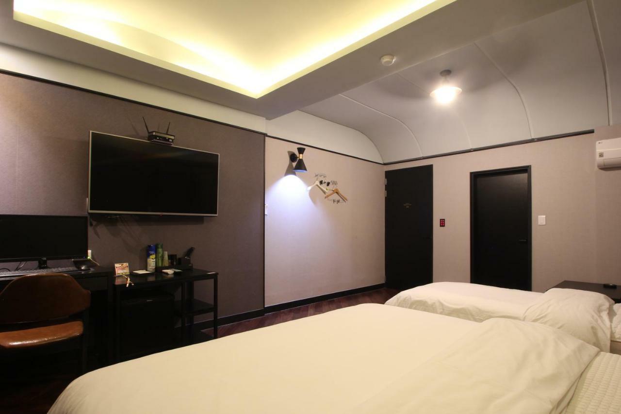 French Code Hotel Changwon Esterno foto
