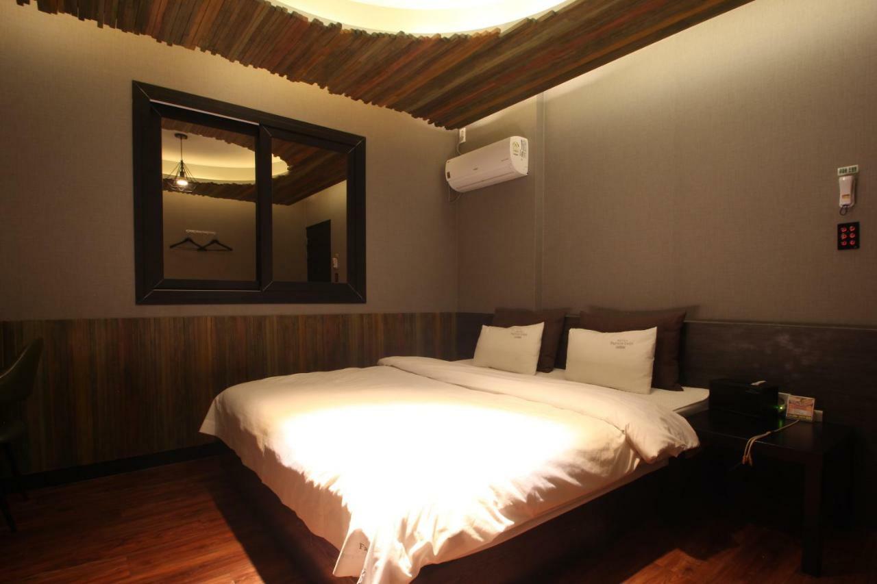 French Code Hotel Changwon Esterno foto