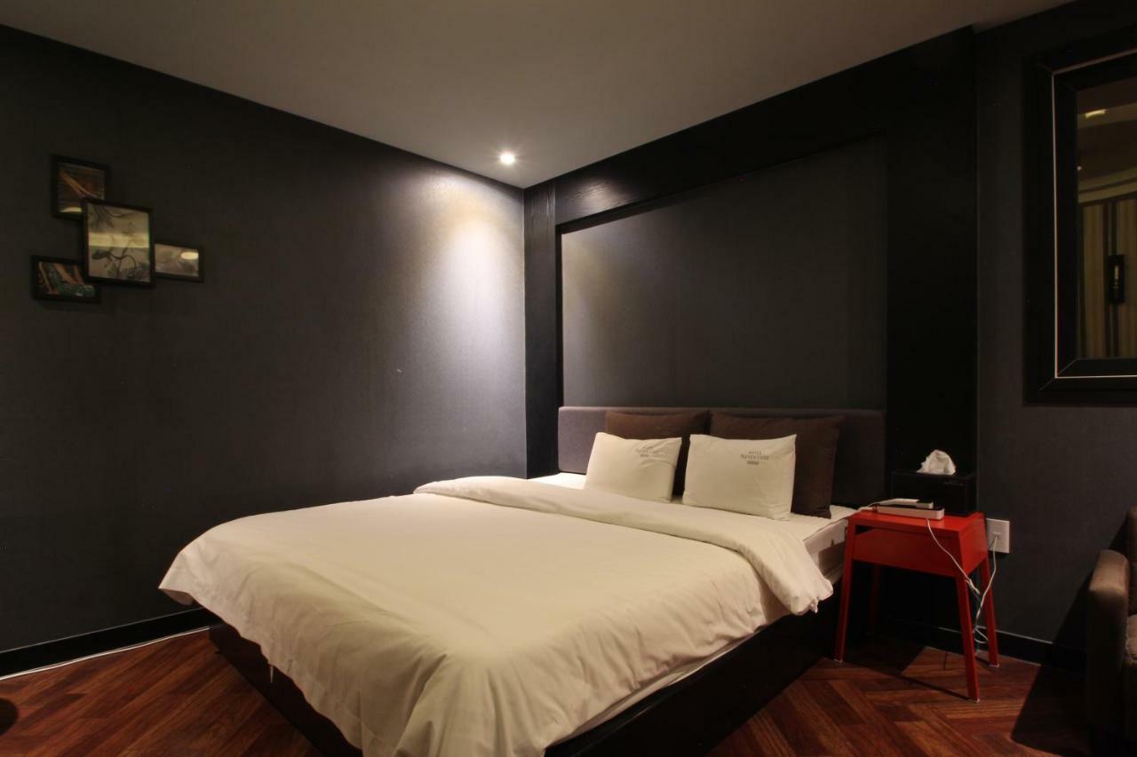 French Code Hotel Changwon Esterno foto