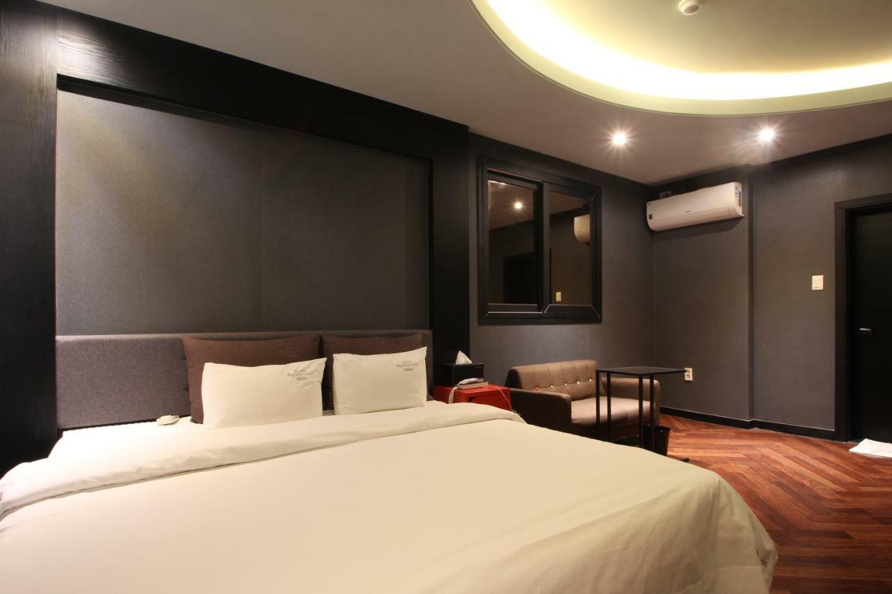 French Code Hotel Changwon Esterno foto